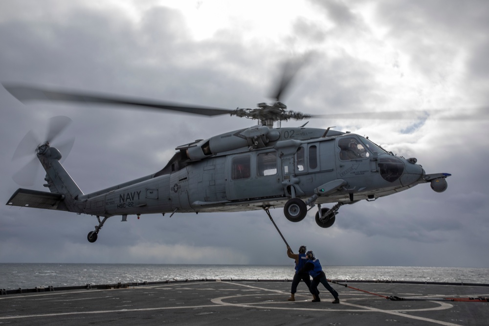 Gunston Hall: Vertical Replenishment at Sea