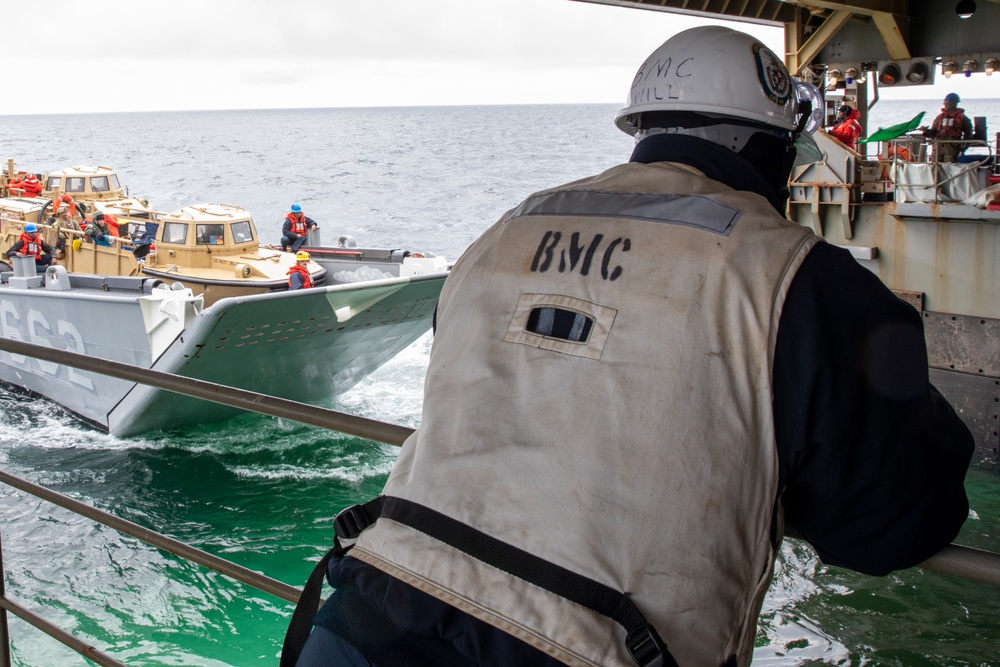 Gunston Hall: Landing Craft Unit boat operation