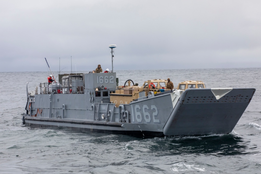 Gunston Hall: Landing Craft Unit boat operation