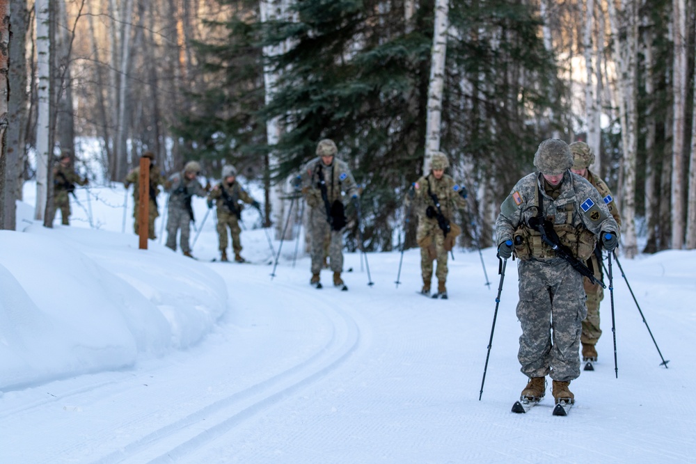 Arctic Soldiers Compete in Winter Event