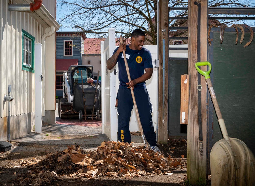 Sailors participate in the Earth Day community cleanup