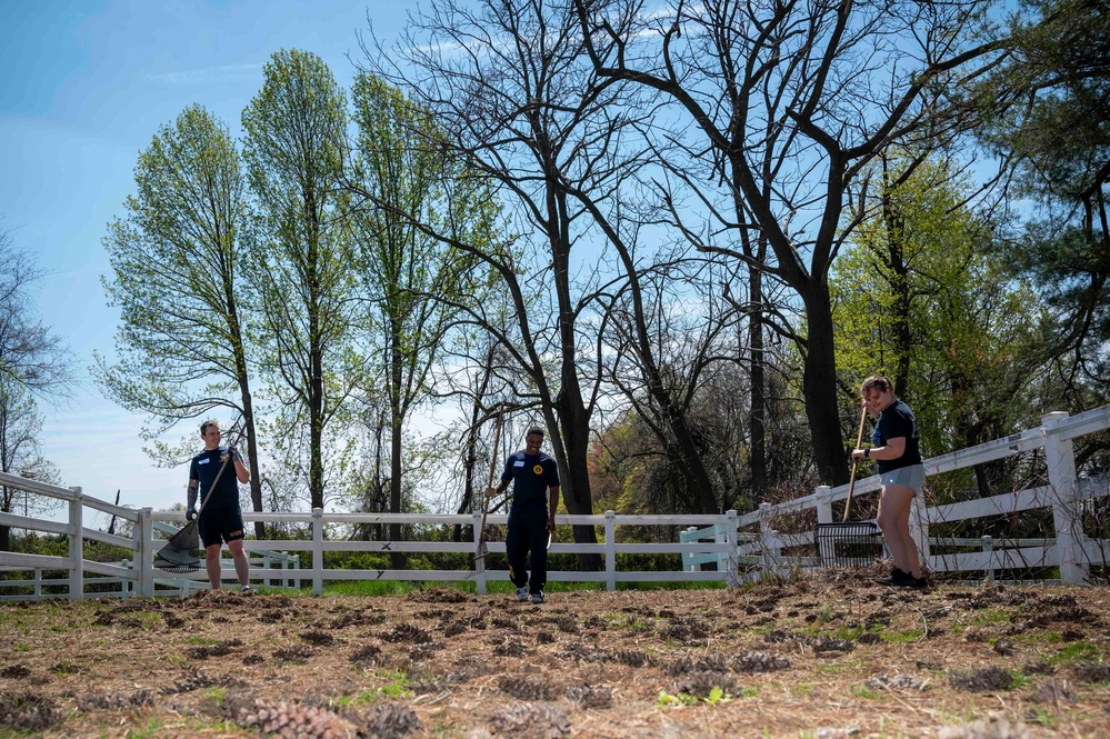 Sailors participate in the Earth Day community cleanup