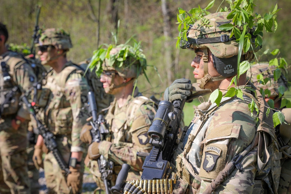 DVIDS - Images - Platoon Live Fire [Image 1 of 12]