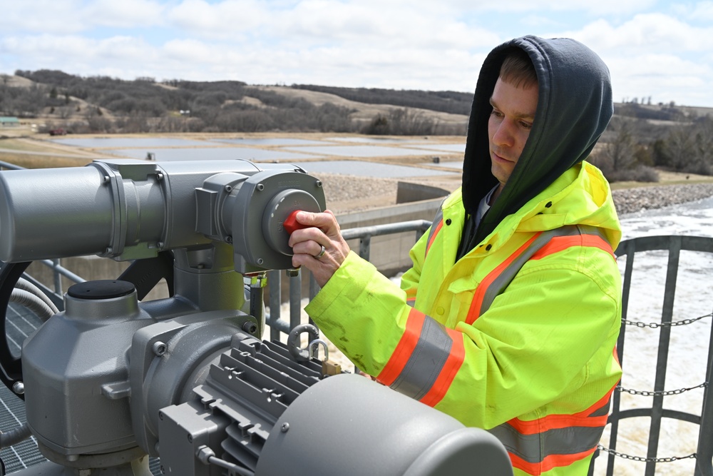 U.S. Army Corps of Engineers, St. Paul District supports North Dakota flood fight