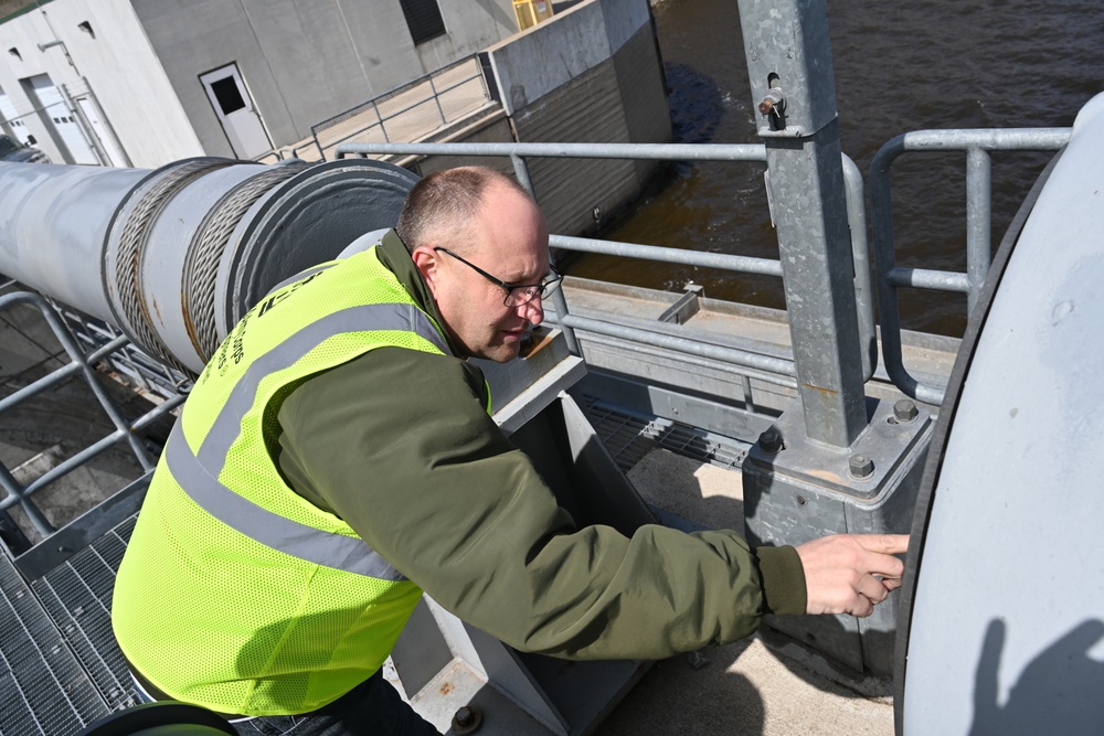 U.S. Army Corps of Engineers, St. Paul District supports North Dakota flood fight