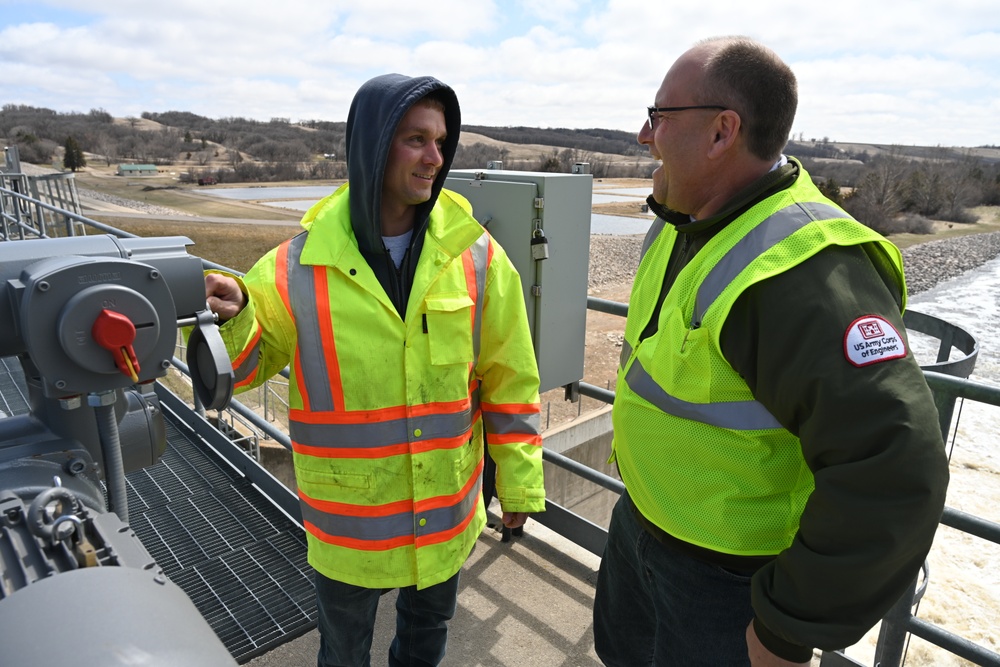 U.S. Army Corps of Engineers, St. Paul District supports North Dakota flood fight