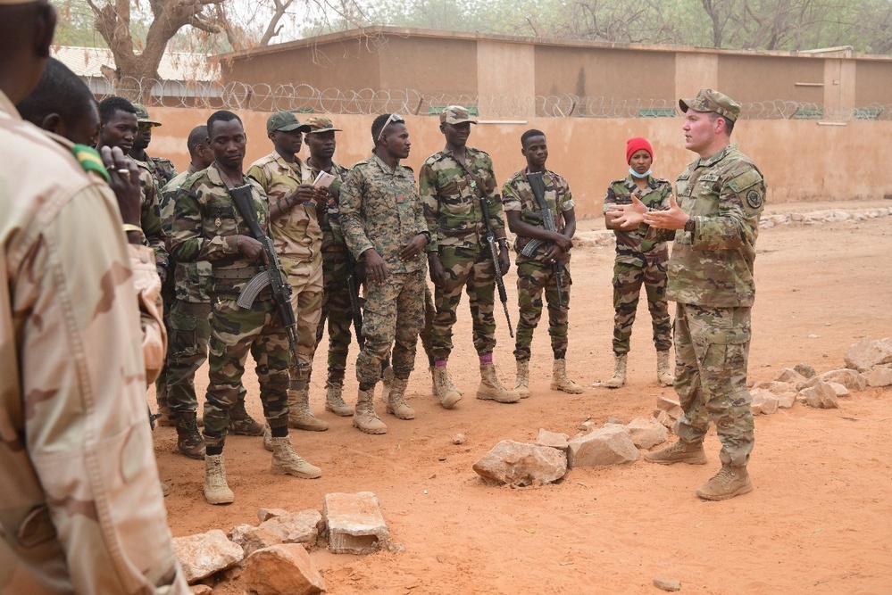 Staff Sgt. Justin McWilliams teaches a class on communication in Niger