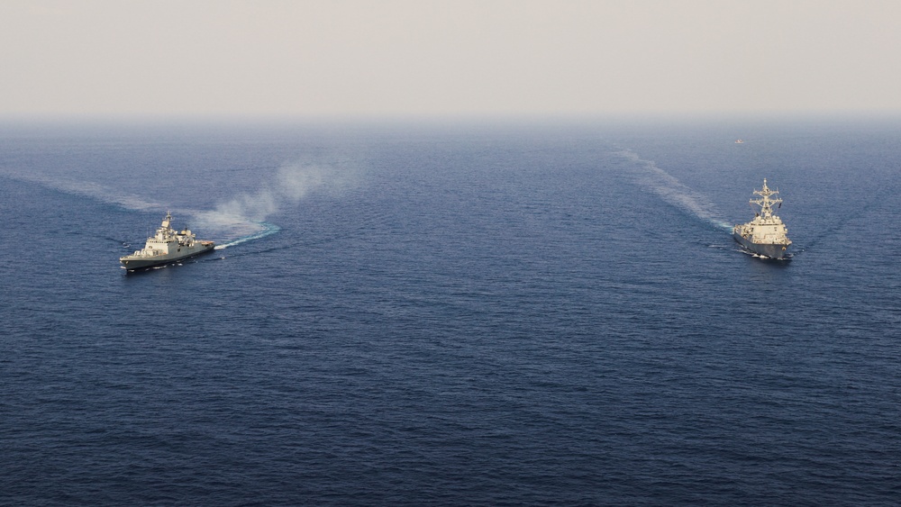 USS Momsen PHOTOEX with Indian Navy