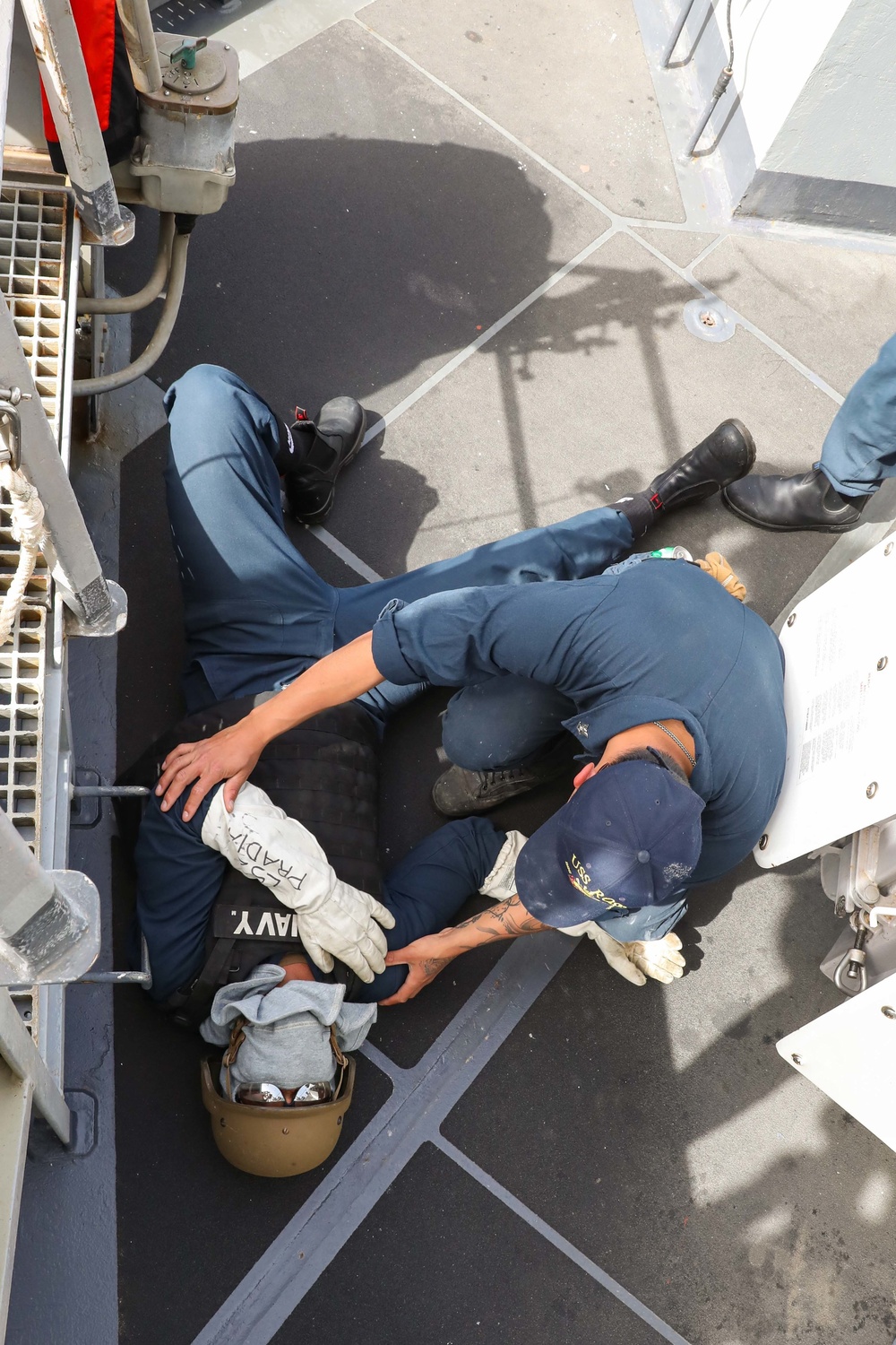 USS Ross conducts final battle drill