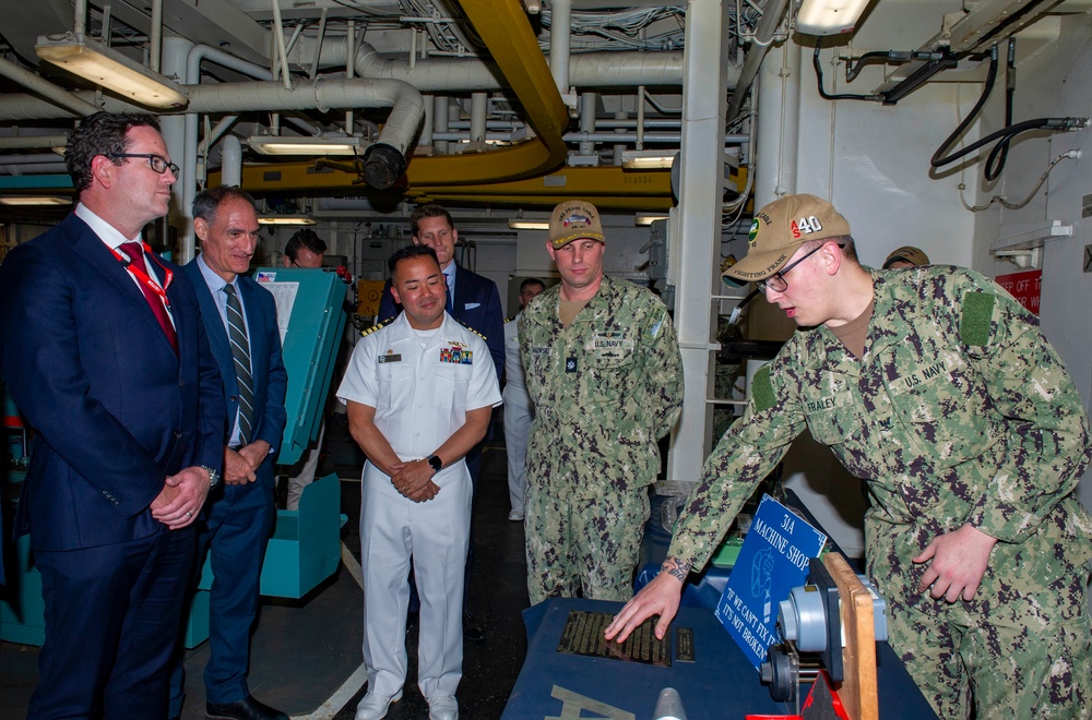 U.S. Consulate General and Australian distinguished visitors aboard Frank Cable