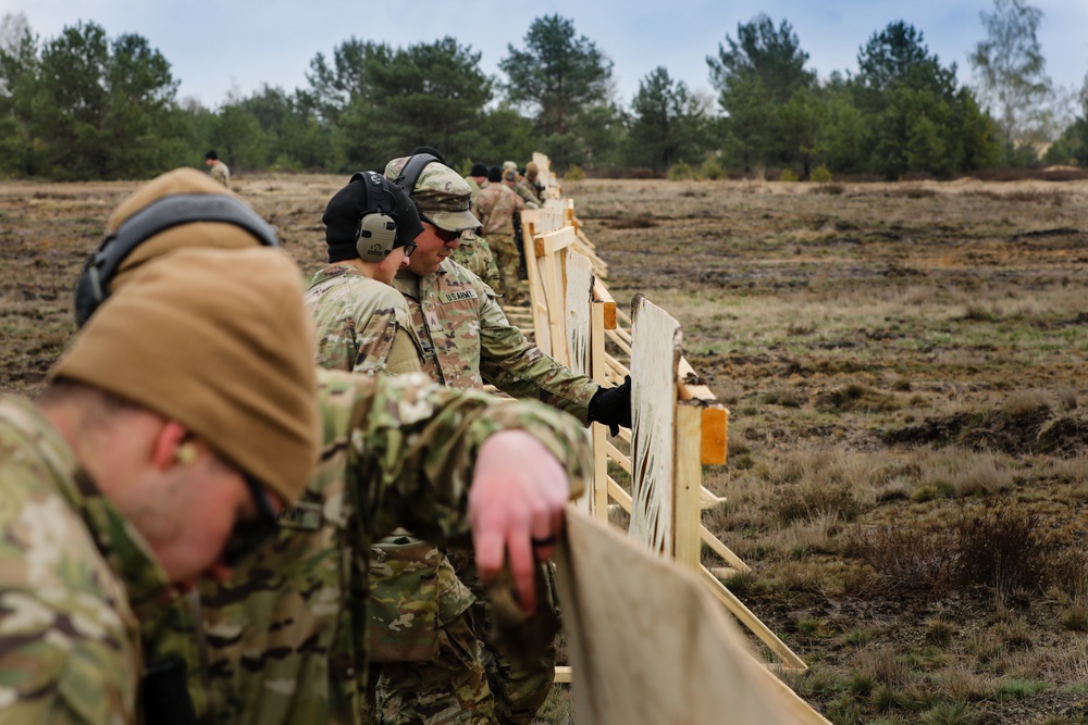DVIDS - Images - 1-8 IN Conduct Zeroing on their Weapons [Image 4 of 13]