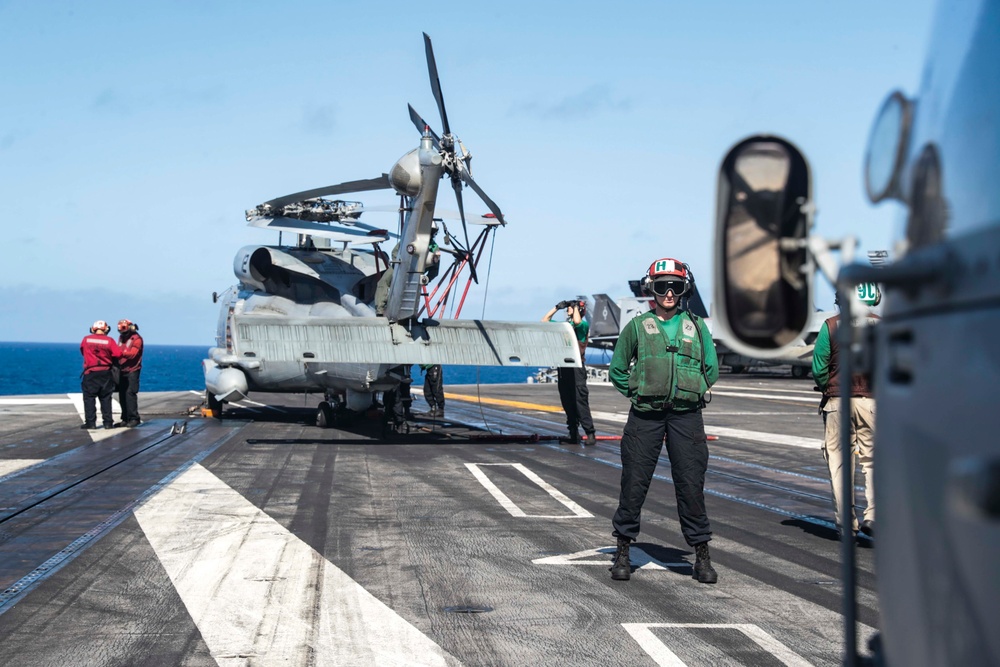 Abraham Lincoln conducts SAR drills