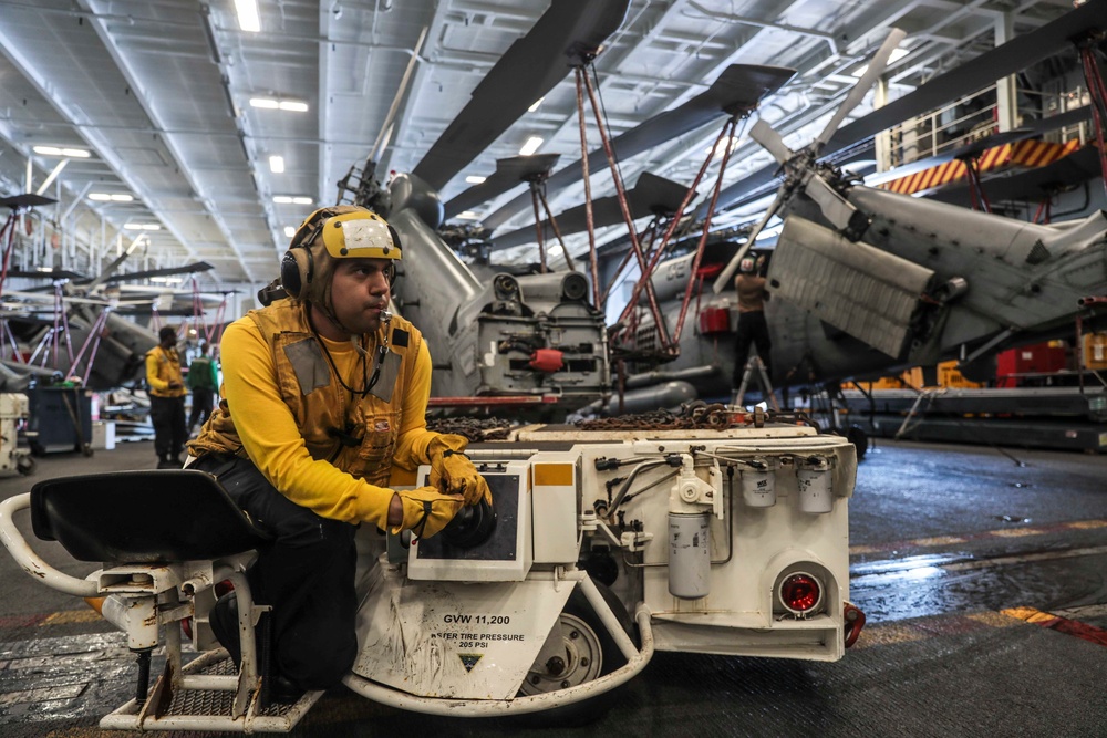 Abraham Lincoln Sailors transport aircraft