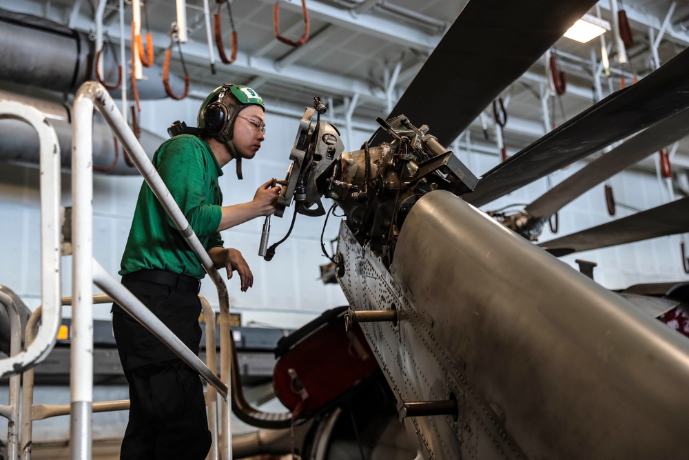 Abraham Lincoln Sailors conduct aircraft maintenance