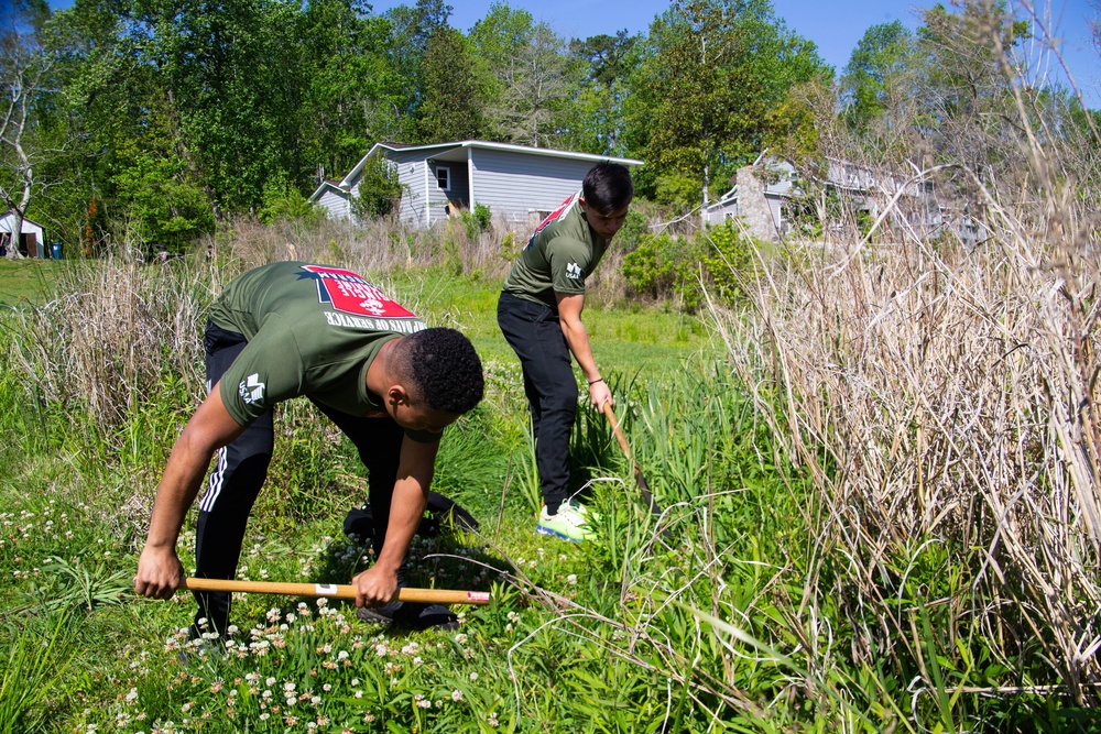 Veterans of Foreign Wars Volunteer Event with Single Marine Program