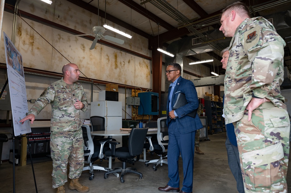 Virginia Secretary of Veterans and Defense Affairs visits JBLE