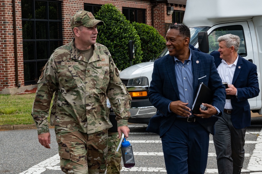 Virginia Secretary of Veterans and Defense Affairs visits JBLE