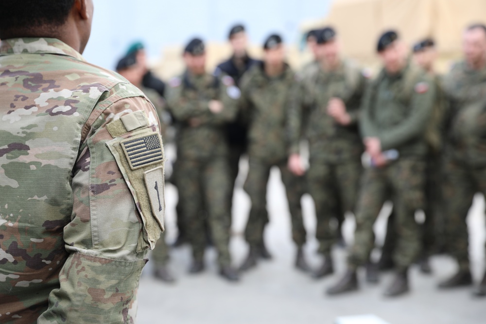 U.S. Noncommissioned Officers Teach Class on Sustainment to Polish Soldiers