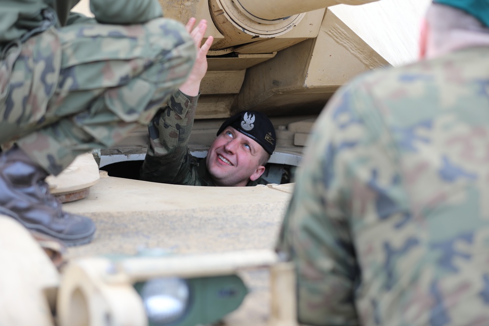 U.S. Noncommissioned Officers Teach Class on Sustainment to Polish Soldiers