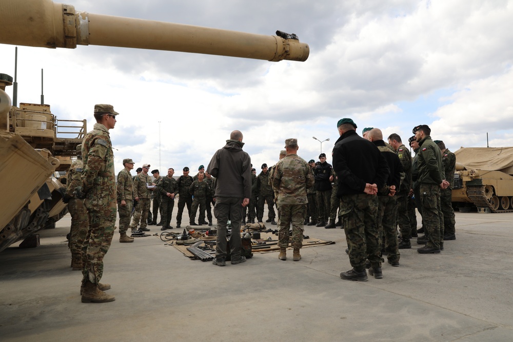 U.S. Noncommissioned Officers Teach Class on Sustainment to Polish Soldiers