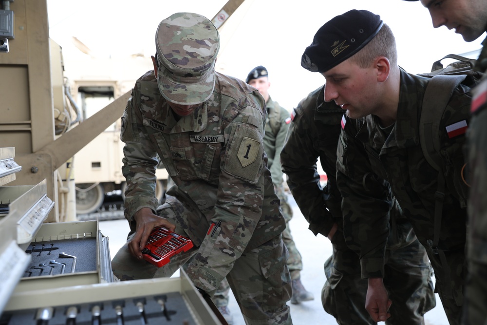 U.S. Noncommissioned Officers Teach Class on Sustainment to Polish Soldiers