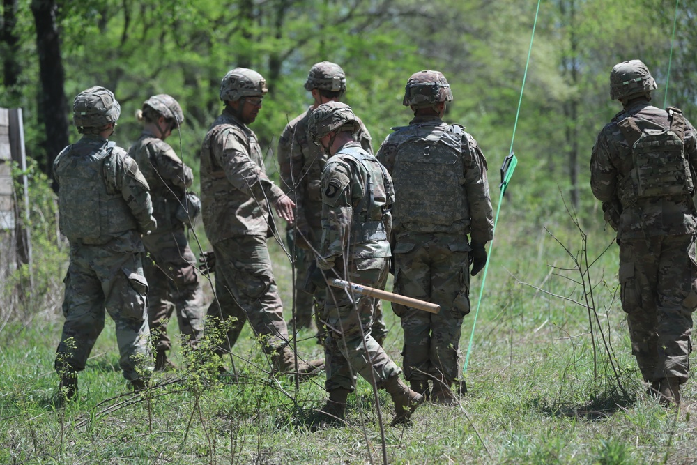 101st signal soldiers cross train on communications equipment