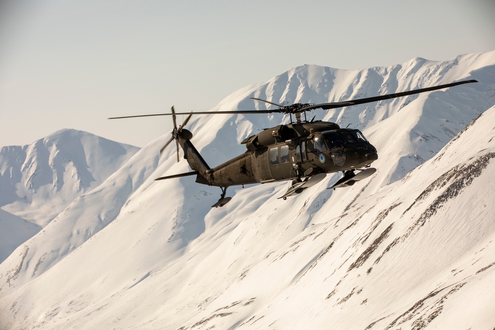 Alaska Army Guard aviators stage helicopters in Nome ahead of annual training