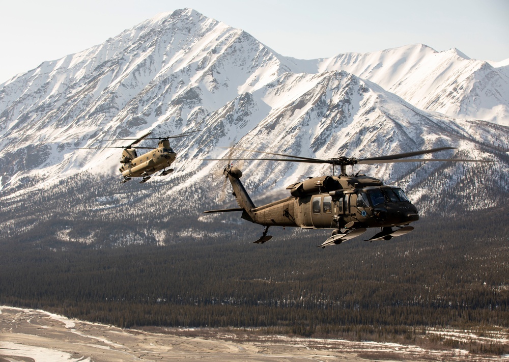 Alaska Army Guard aviators stage helicopters in Nome ahead of annual training