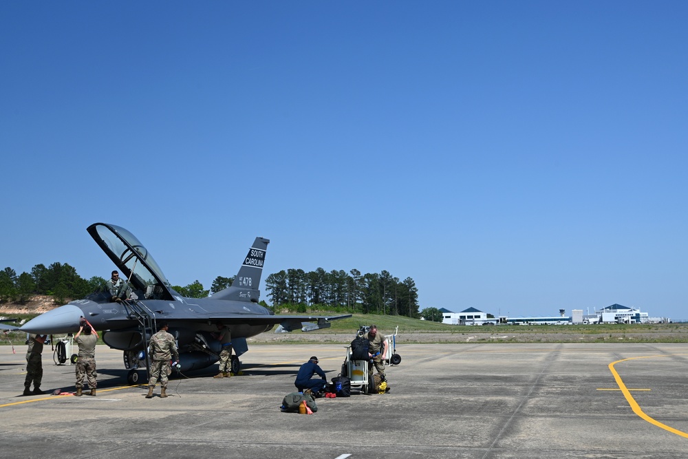 169th Fighter Wing F-16s arrive at Columbia Metropolitan Airport