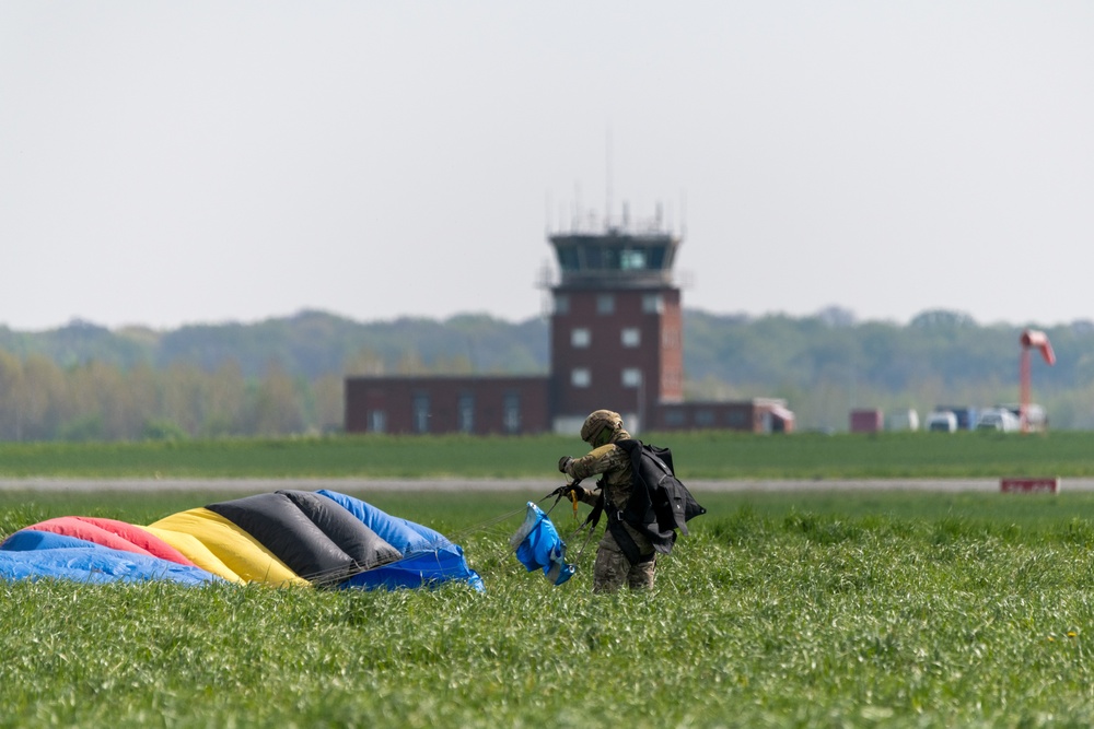 Belgian Paratroopers Training on Chièvres AB