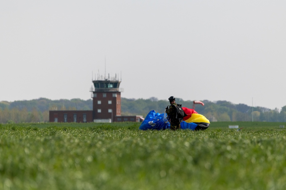 Belgian Paratroopers Training on Chièvres AB