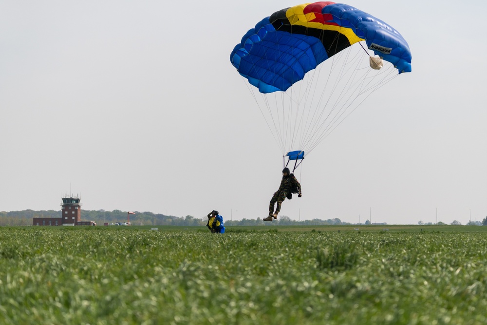 Belgian Paratroopers Training on Chièvres AB