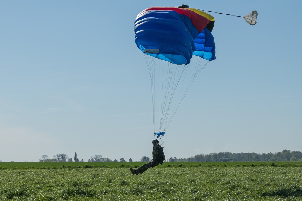 Belgian Paratroopers Sustainment Training on Chièvres AB