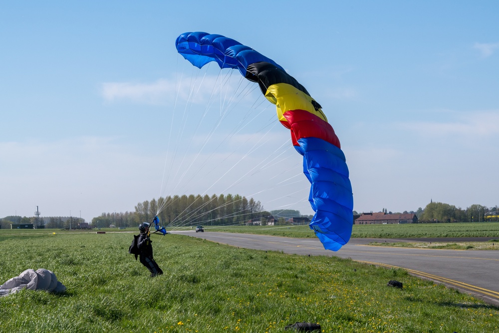 Belgian Paratroopers Sustainment Training on Chièvres AB