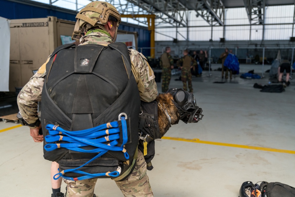 Belgian Paratroopers Sustainment Training on Chièvres AB