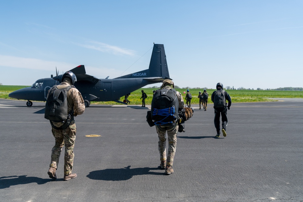 Belgian Paratroopers Sustainment Training on Chièvres AB