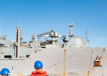 Spruance Conducts RAS with USNS Richard E. Byrd