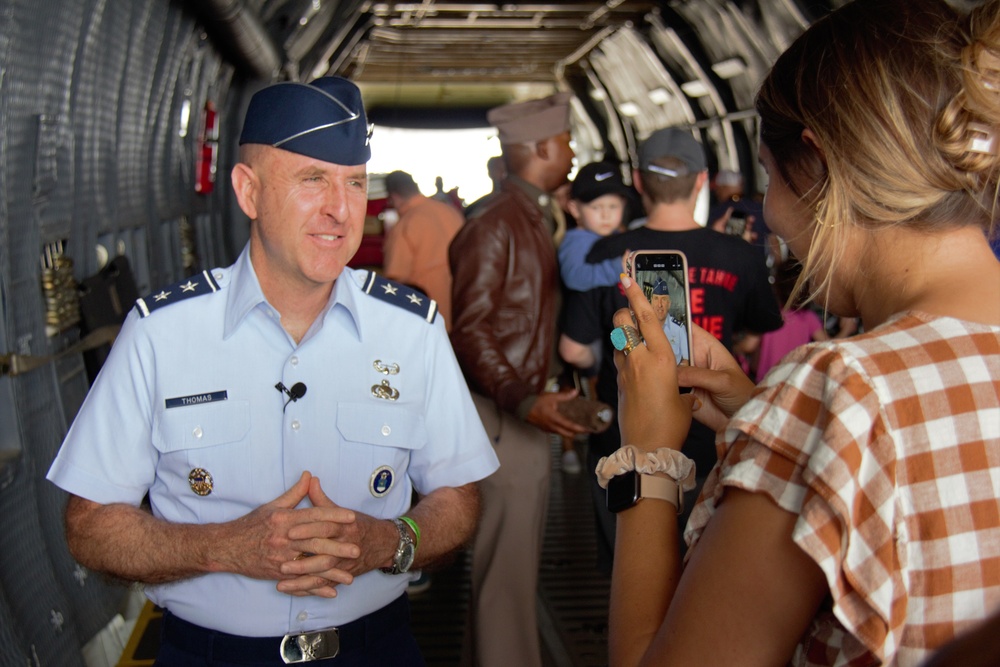 433rd Airlift Wing participates in The Great Texas Airshow