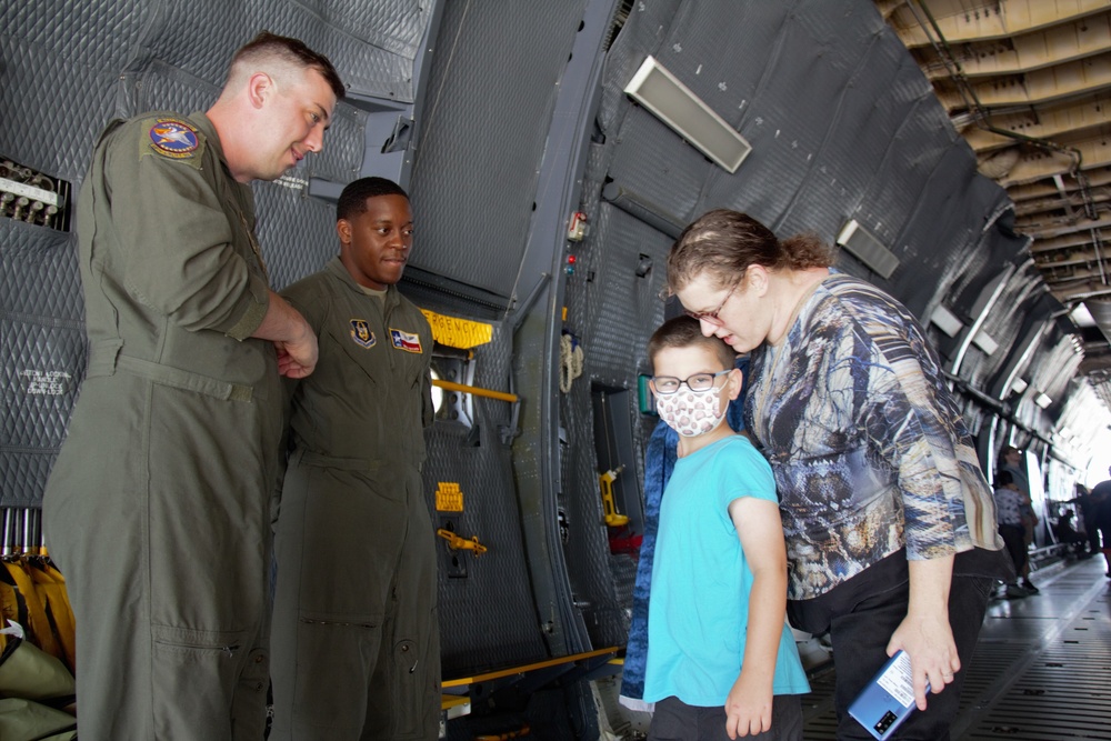 433rd Airlift Wing participates in The Great Texas Airshow