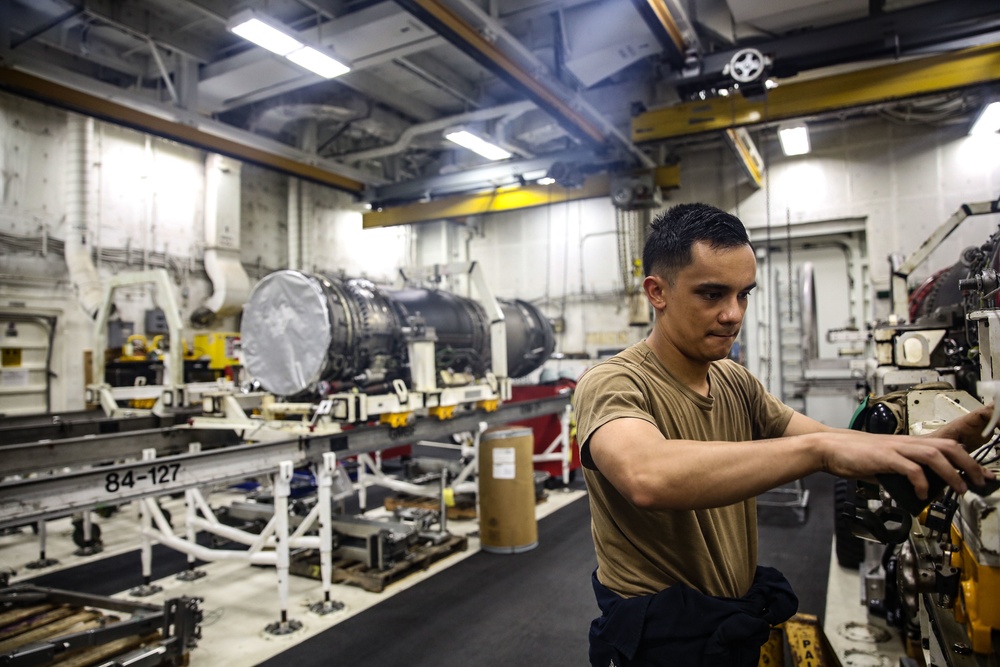Abraham Lincoln Sailors conduct maintenance