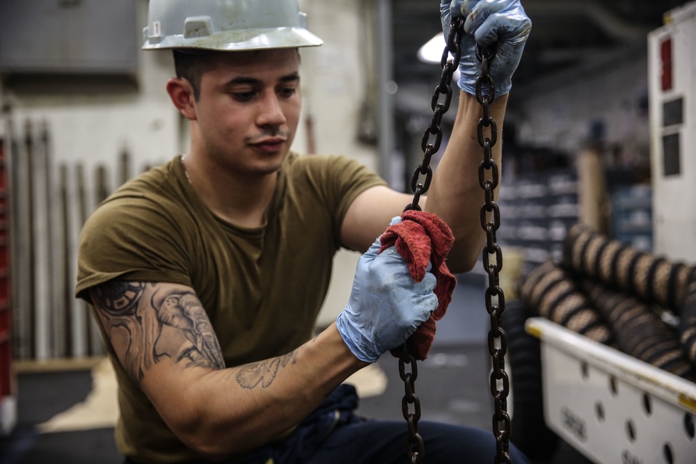 Abraham Lincoln Sailors conduct maintenance