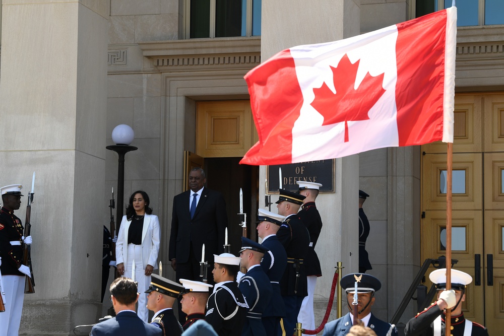 Armed Forces Full Honor Cordon in honor of the Canadian Minister of National Defense