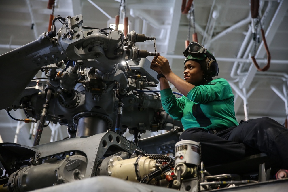 Abraham Lincoln Sailors conduct maintenance