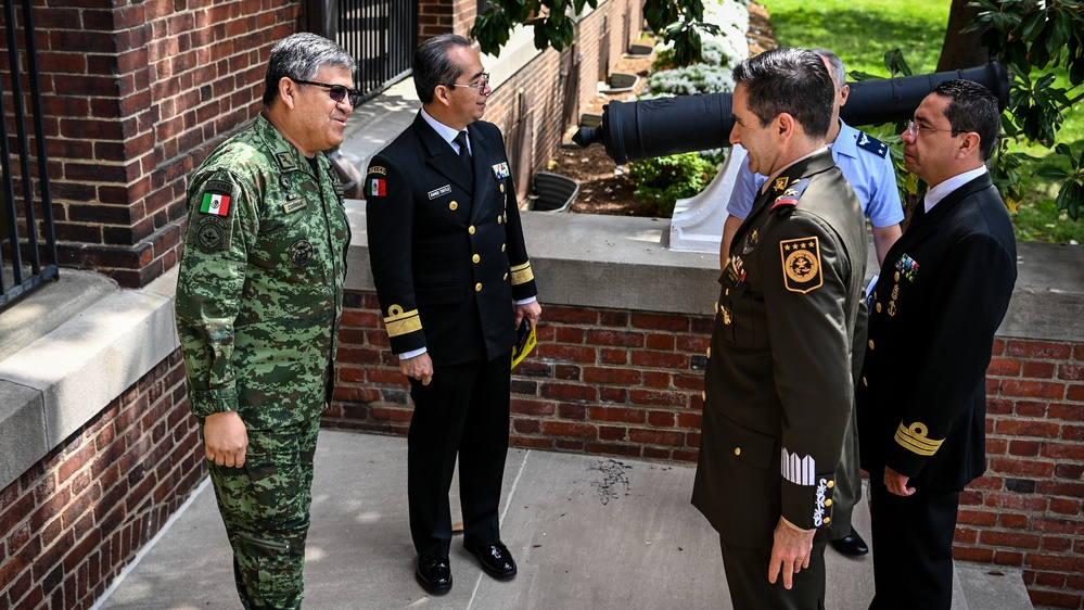 CESNAV Visits IADC