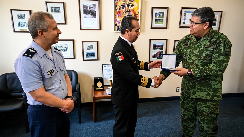 CESNAV Visits IADC