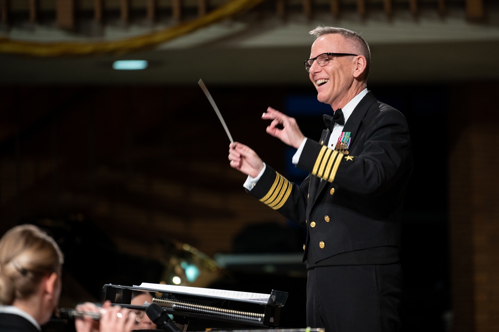 Navy Band visits Valparaiso, Ind.