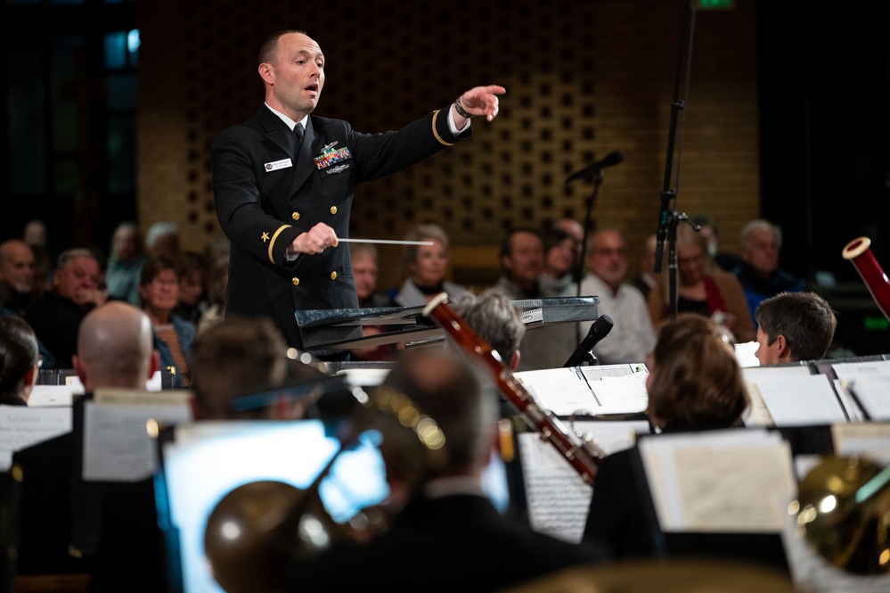 Navy Band visits Valparaiso, Ind.