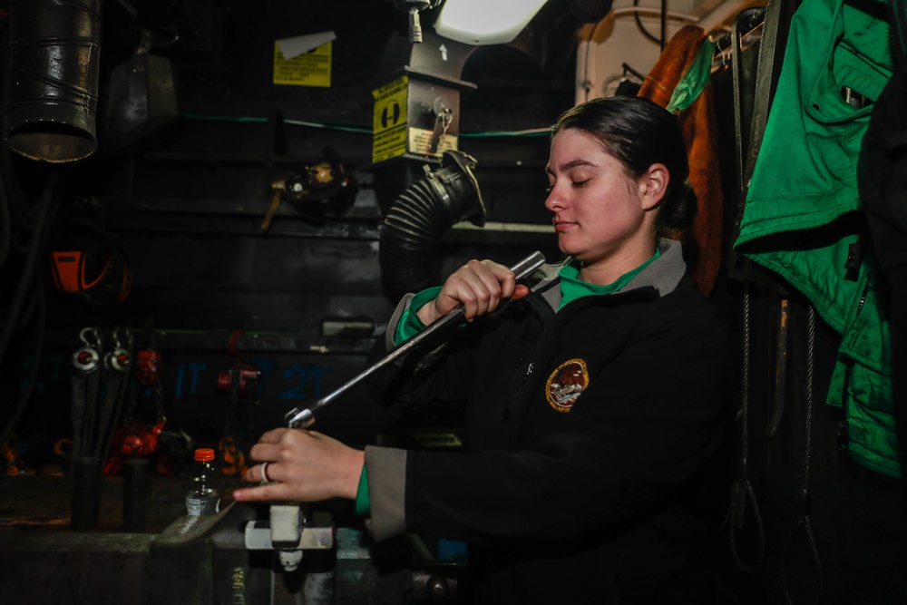 Abraham Lincoln Sailors conduct maintenance