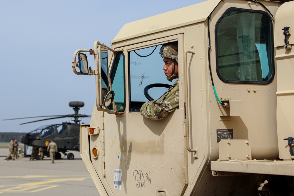 Col. John B. Mountford Visits with 1st Cavalry Division Ammunitions Specialists at Aerial Gunnery