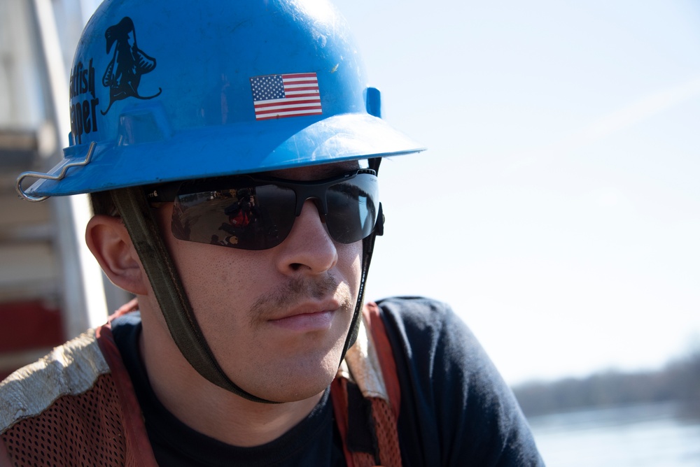 USCGC William Tate Works on Buoys on Delaware River